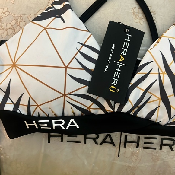 Hera x Hero Women's Seamless C Back Sports Bra in Black/white Color NWT - Picture 6 of 9